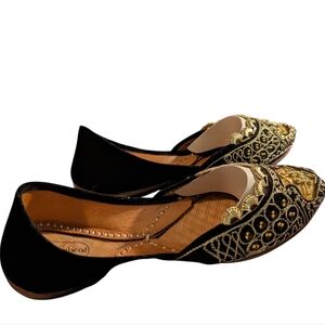 Elegant Black and Gold Embroidered Women's Flat‎ Dress Shoes Size 7 New